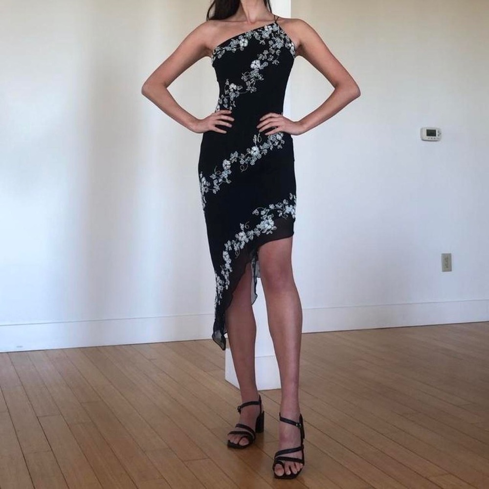 DIVINE vintage 90s asymmetrical dress 🖤